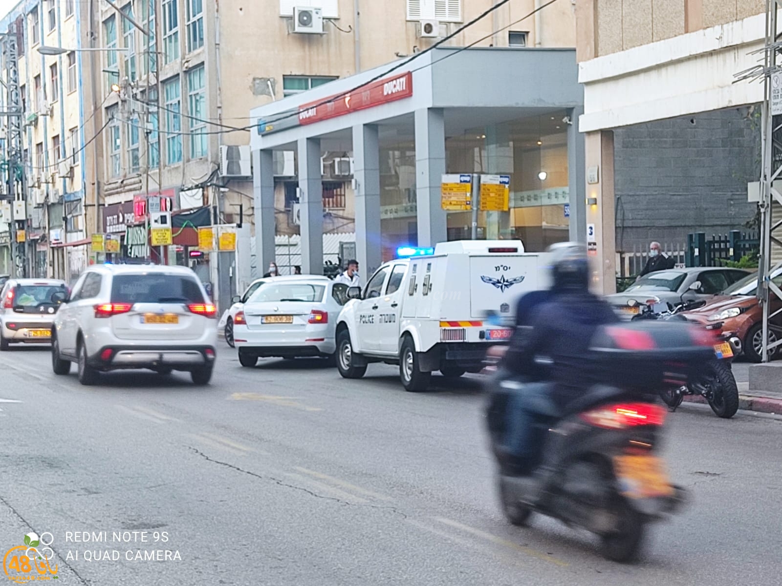 فيديو: مطاردة مشتبه يحمل سكيناً وسط تل ابيب 